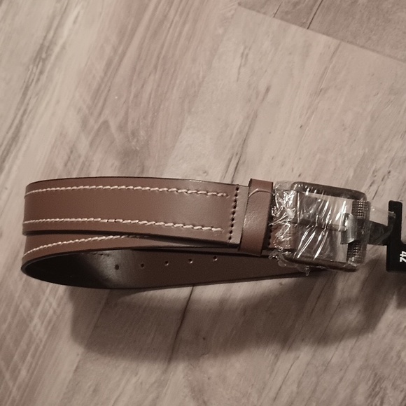 NWT True Religion Leather Belt Size 42 Mens Brown Embossed Logo Classic - Picture 5 of 5